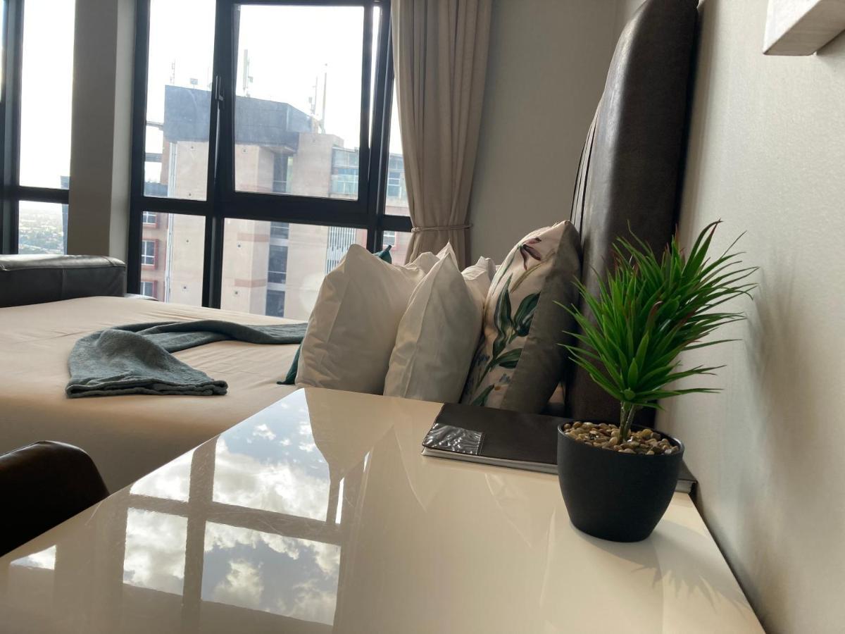 Urban Awe Apartment- Itowers 18Th Floor Γκαμπορόνε Εξωτερικό φωτογραφία