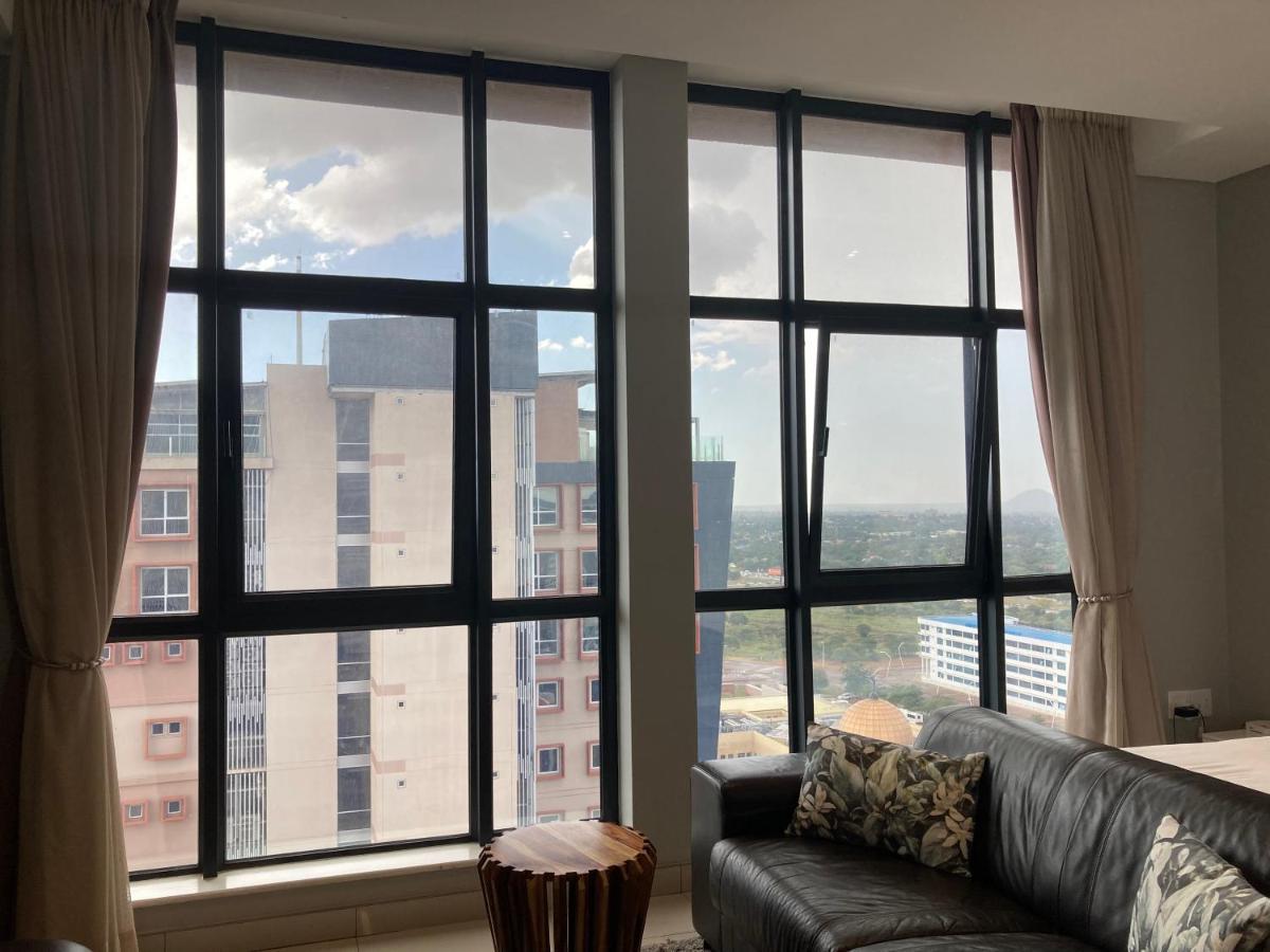 Urban Awe Apartment- Itowers 18Th Floor Γκαμπορόνε Εξωτερικό φωτογραφία