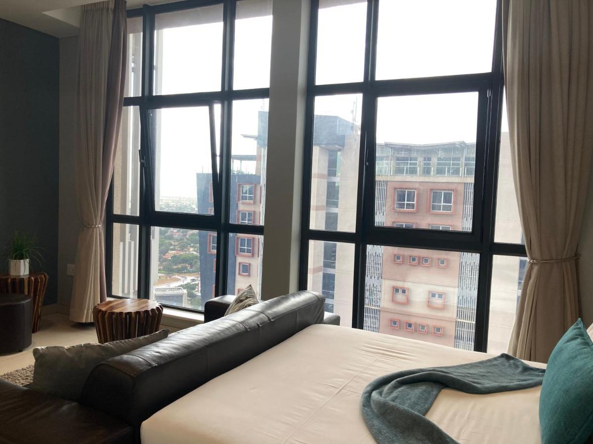 Urban Awe Apartment- Itowers 18Th Floor Γκαμπορόνε Εξωτερικό φωτογραφία